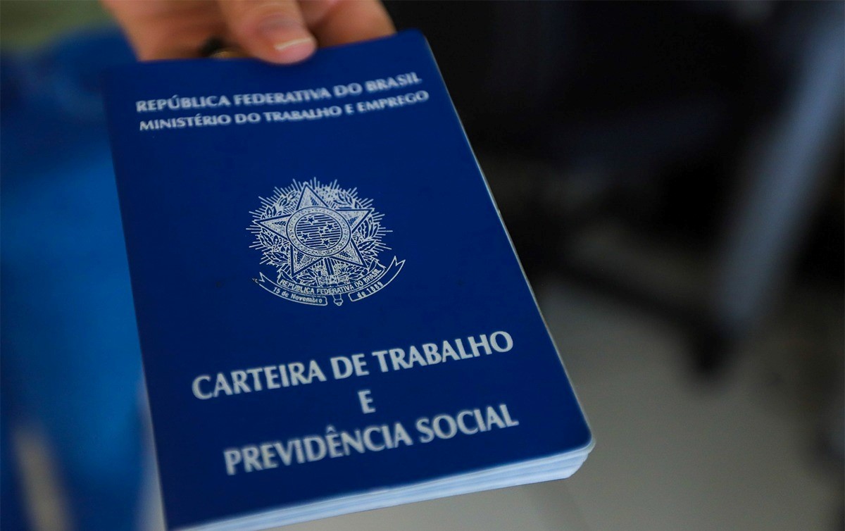Trabalhador autônomo e sem carteira ganham espaço. Desemprego cai, mas renda despenca